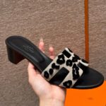 Hermes Oasis Sandal, Beige Espuisse