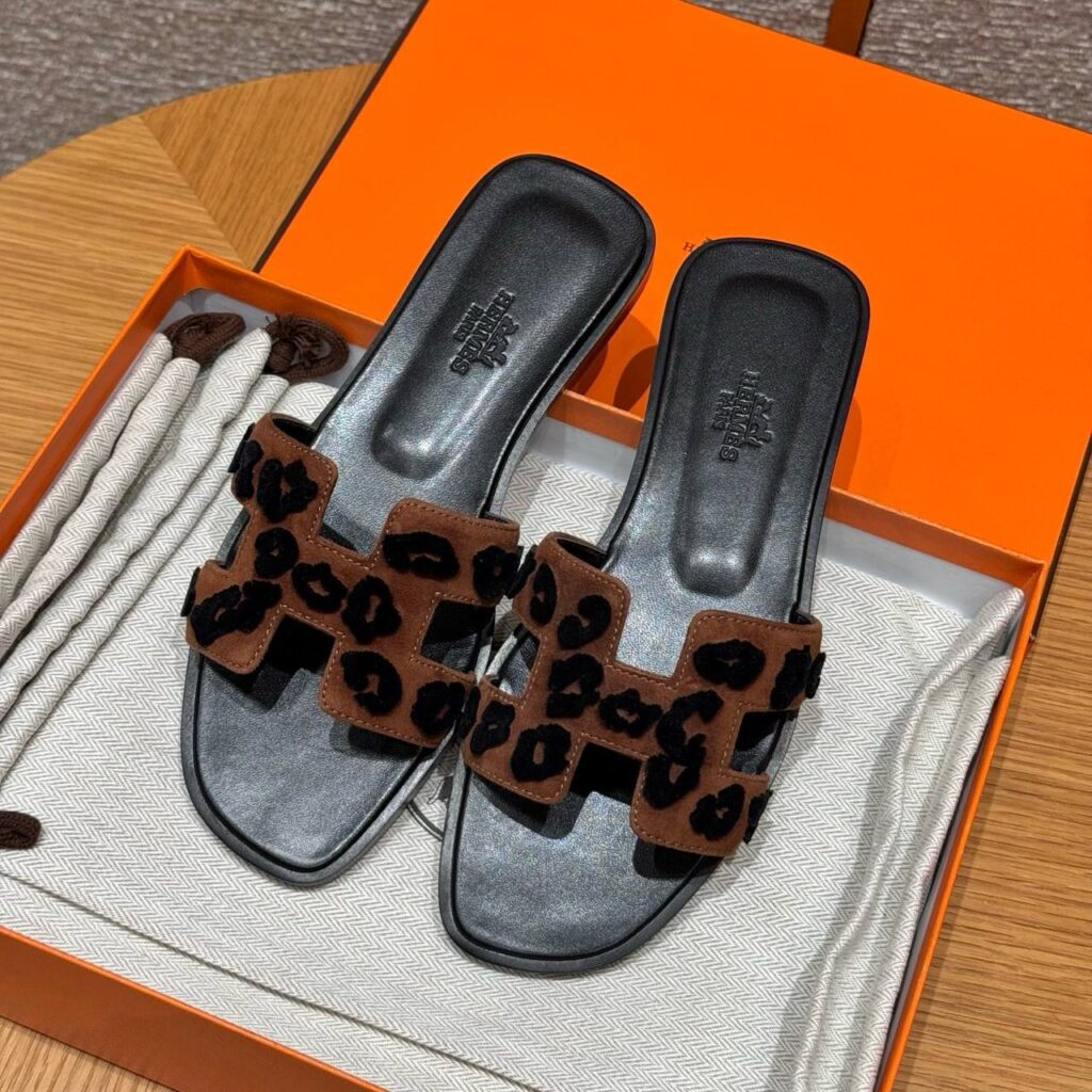 Hermes Oran Sandal, Brun Fume