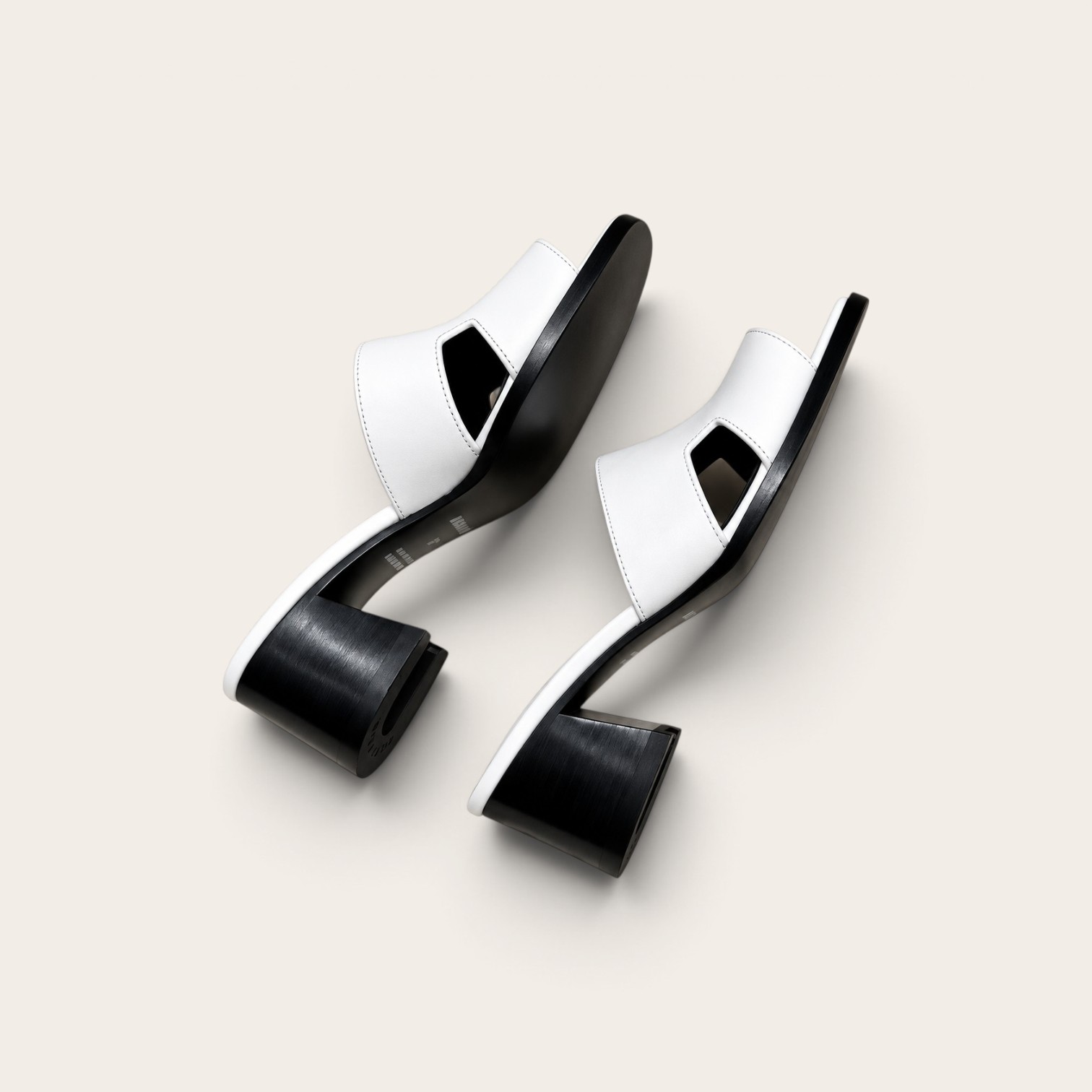 Hermes Helia Sandals, Blanc - Image 4